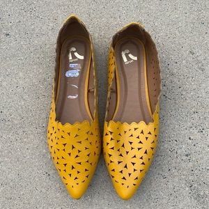 report yellow flats!